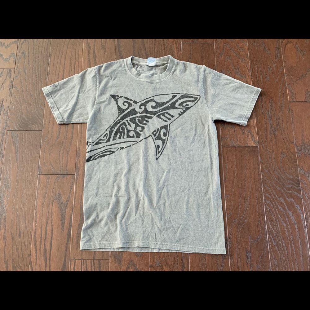 Vintage CRAZY SHIRTS Hawaii Gray Shark T shirt